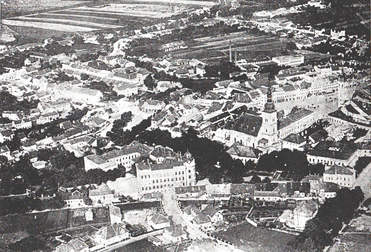 Historické letecké pohledy na Vyškov a letiště Vyškov